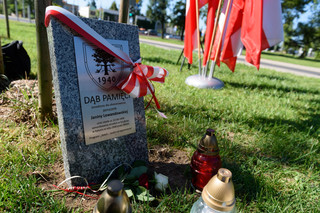 Odsłonięto tablice upamiętniające wielkopolskich lotników zamordowanych w Katyniu