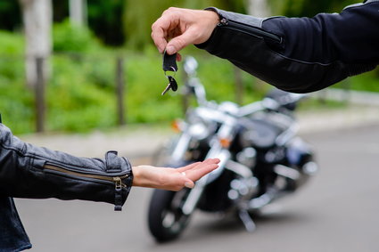 Umowa kupna-sprzedaży motocykla — najważniejsze informacje