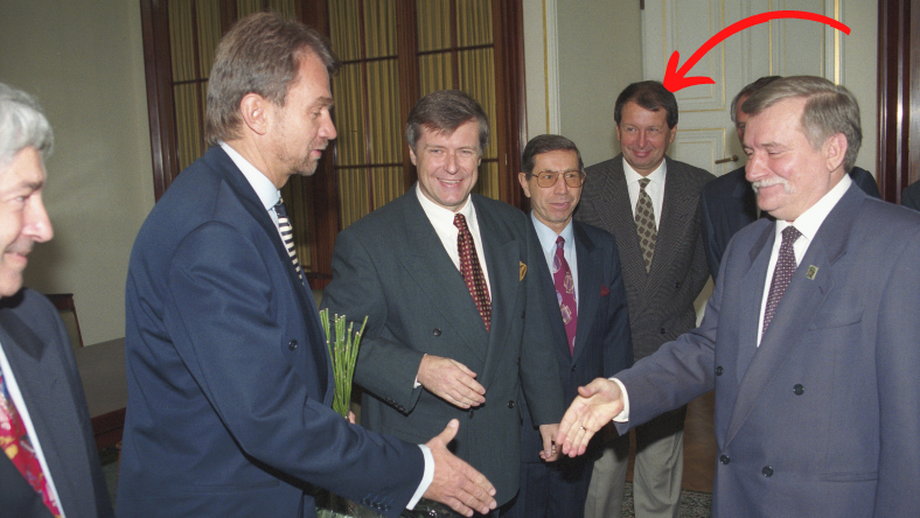 Prezydent Lech Wałęsa przyjmuje życzenia imieninowe od Polskiej Rady Biznesu - 1995 r.