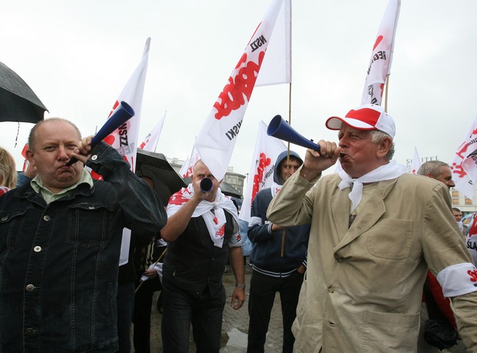 Przez Warszawę przemieszcza się największa ostatnio demonstracja 'Solidarności'