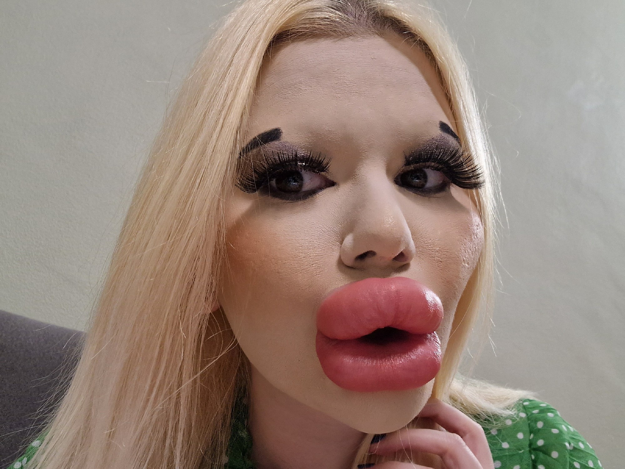 Andrea púta pozornosť svojimi perami.