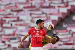 Autokar Benfiki Lizbona obrzucony kamieniami, dwóch piłkarzy rannych