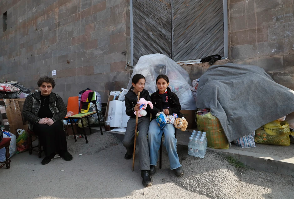 Prvi talas izbeglica je prespavao u automobilima