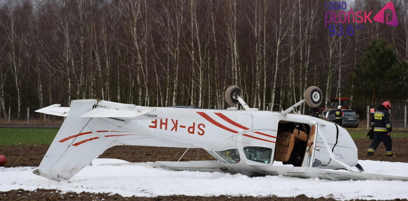 Samolot kapotował w Milewie. Wszyscy przeżyli