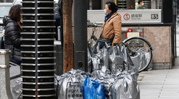 Dramatyczna sytuacja w Japonii. Do ochrony przed koronawirusem używa się nawet worków na śmieci