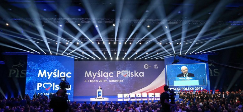 Kim jest wyborca Prawa i Sprawiedliwości? "Wyższy poziom neurotyczności" [PORTRET WYBORCY PiS]