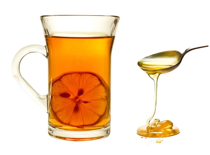 1. Woda z miodem wspomaga odchudzanie