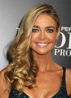 Piękna 41-letnia. Denise Richards i jej młodzieńcza twarz
