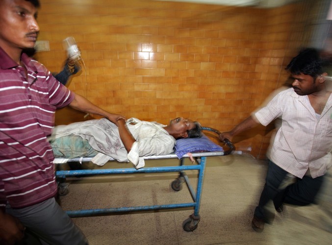 W Indiach dość często dochodzi do zatruć alkoholem pochodzących z nielegalnych gorzelni