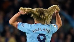 Erling Haaland pije mleko prosto od krowy. Dostarczane jest samolotem pod jego drzwi