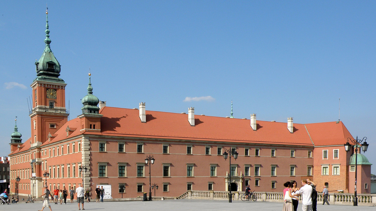 Dr hab. Przemysław Mrozowski został powołany na stanowisko dyrektora Zamku Królewskiego w Warszawie, a dr hab. Robert Kotowski obejmie stanowisko dyrektora Muzeum Narodowego w Kielcach. Nominacje wręczył w piątek minister kultury Piotr Gliński.