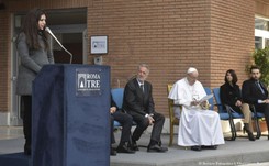 Papież przestrzega przed 'obojętnością, hipokryzją i nietolerancją'. Mówi o 'gangrenie systemu'