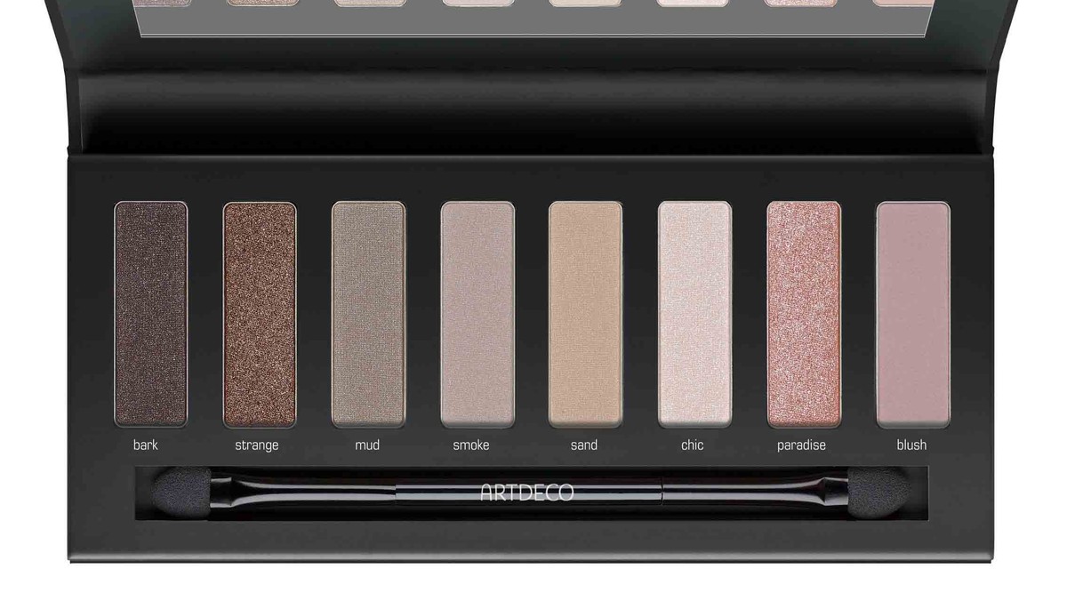 Artdeco prezentuje paletę cieni do powiek Most Wanted Eyeshadow Palette To Go w 3 najmodniejszych wersjach kolorystycznych – odcieni beżu, różu i szarości. Łagodna, pudrowa receptura cieni umożliwia łatwą i skrupulatną aplikację. Wygodne opakowanie zostało stworzone z myślą o kobietach kochających podróże.