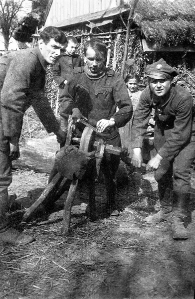 Bartatów, wiosna 1919. Ochotnicy z I batalionu 19 Pułku Piechoty Odsieczy Lwowa