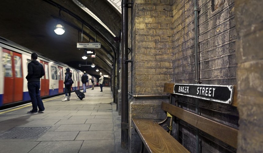 Baker Street – stacja metra z największą liczbą peronów. Baker Street posiada 10 peronów. Tylko stacja Moorgate ma również 10 peronów, ale jedynie 6 z nich obsługuje londyńskie metro.