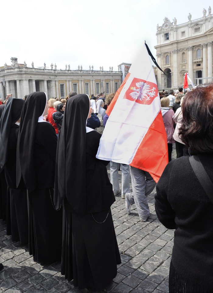 VATICAN POLISH FLAG