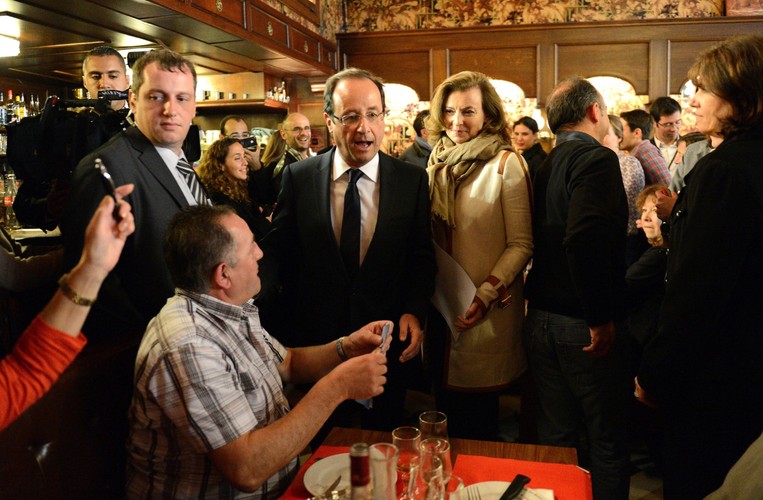 Francois Hollande w swoim sztabie wyborczym w dniu wyborów