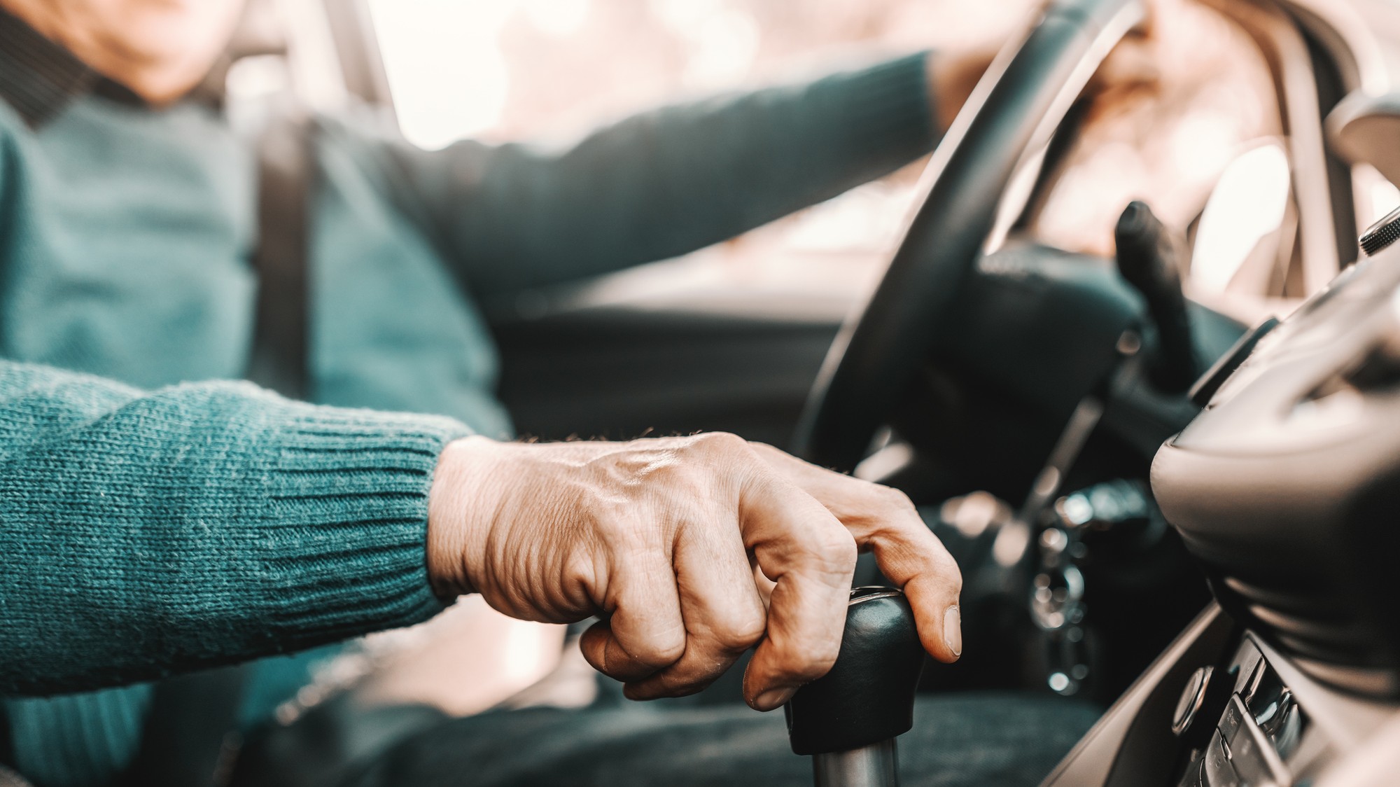 Veková hranica povinnej lekárskej prehliadky u vodičov sa zvýši. (lustračné foto)