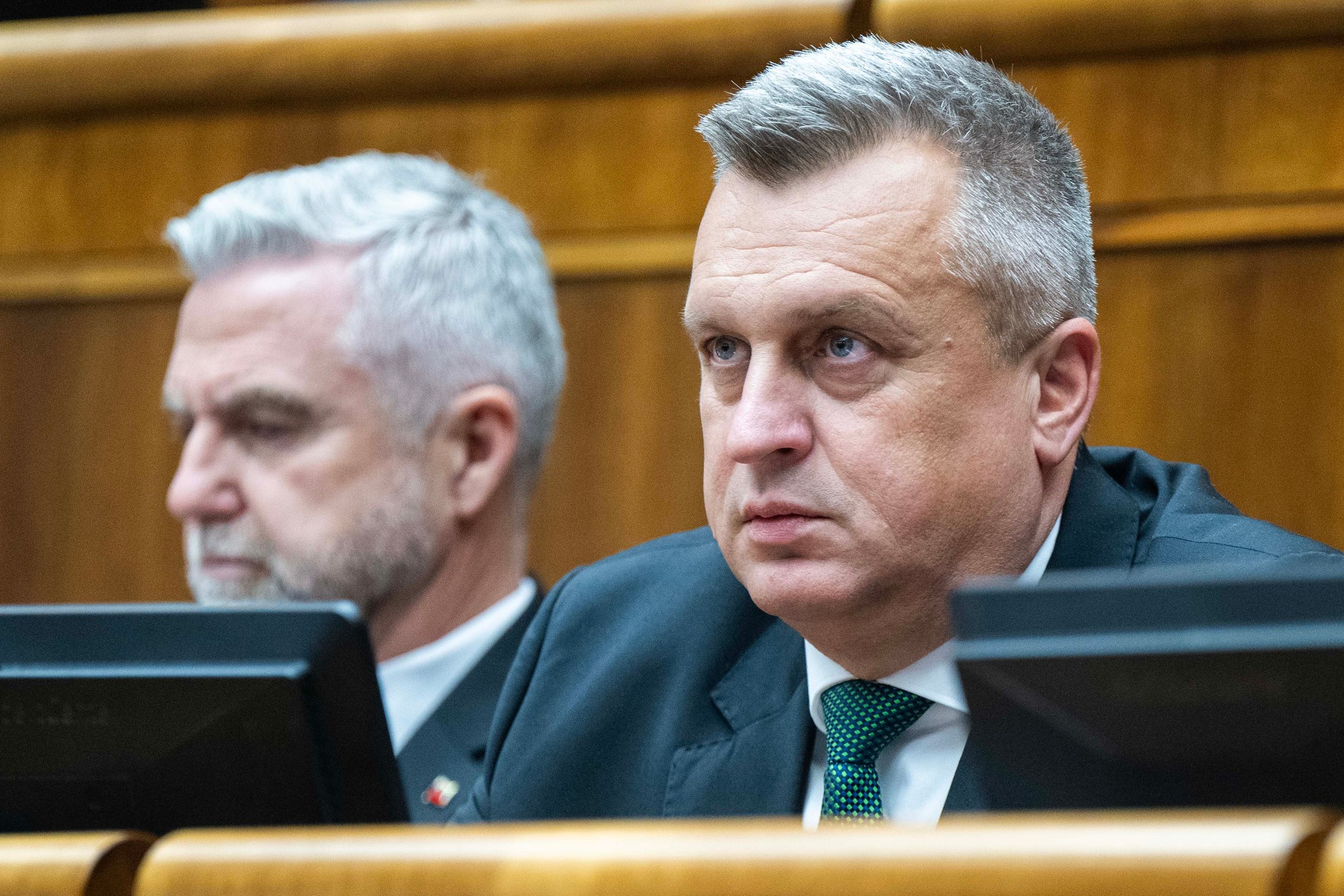Na snímke podpredsedovia NRSR zľava Tibor Gašpar (Smer-SD) a Andrej Danko (SNS).