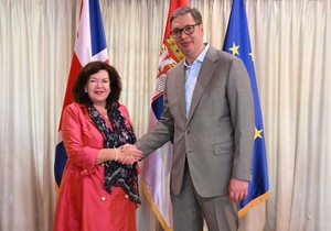 Aleksandar Vučić prilikom susreta sa Karen Pirs u julu 2025. godine