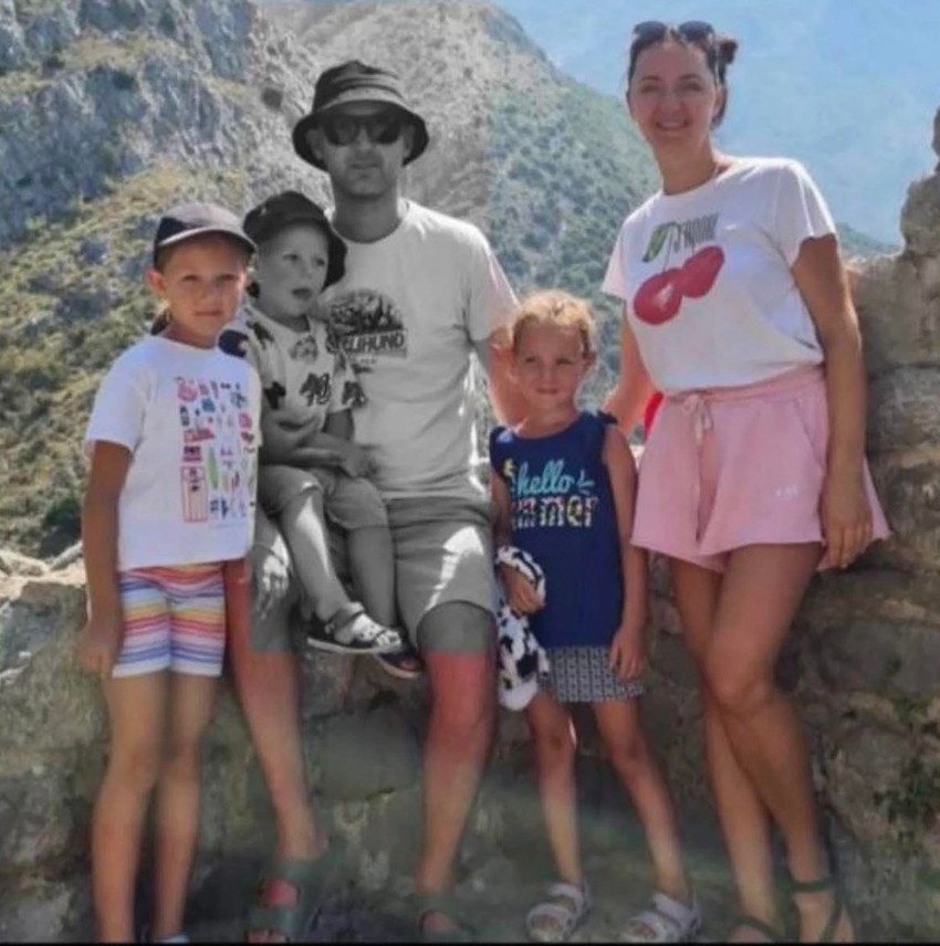 Vitalij i njegov sin David na fotografiji sa porodicom koja je preživela napad na Ternopilj