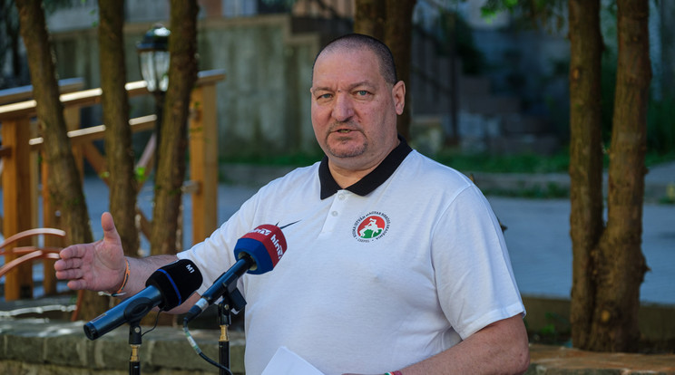 Németh Szilárd, a rezsicsökkentés fenntartásáért felelős kormánybiztos  az erdélyi Tusnádfürdőről jelentette be a rezsicsökkentés átalakítást / Fotó: MTI/Veres Nándor
