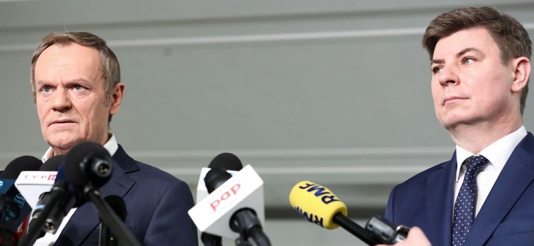 Opozycja posłuchała Tuska. Posłowie pokazują przelewy