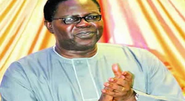 Ebenezer Obey gives scholarship to 10 music students in tertiary institutions.