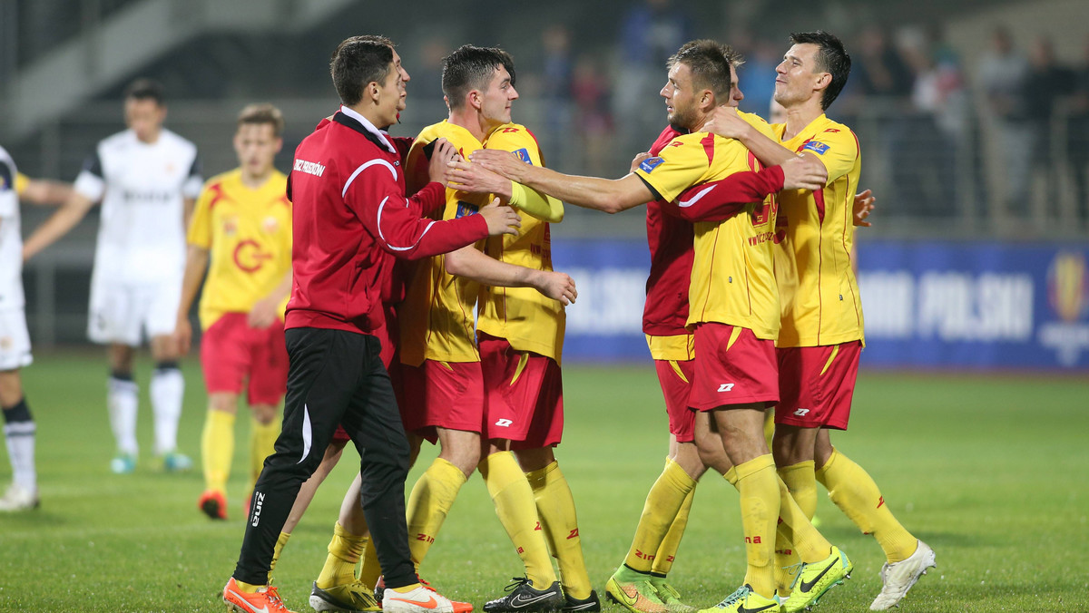 W jedynym piątkowym meczu piłkarskiej I ligi Znicz Pruszków pokonał przed własną publicznością z GKS Tychy 2:0 (0:0).