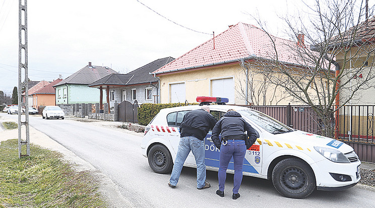 A rendőrök napokig vizsgálták a dabasi házat /Fotó: Fuszek Gábor