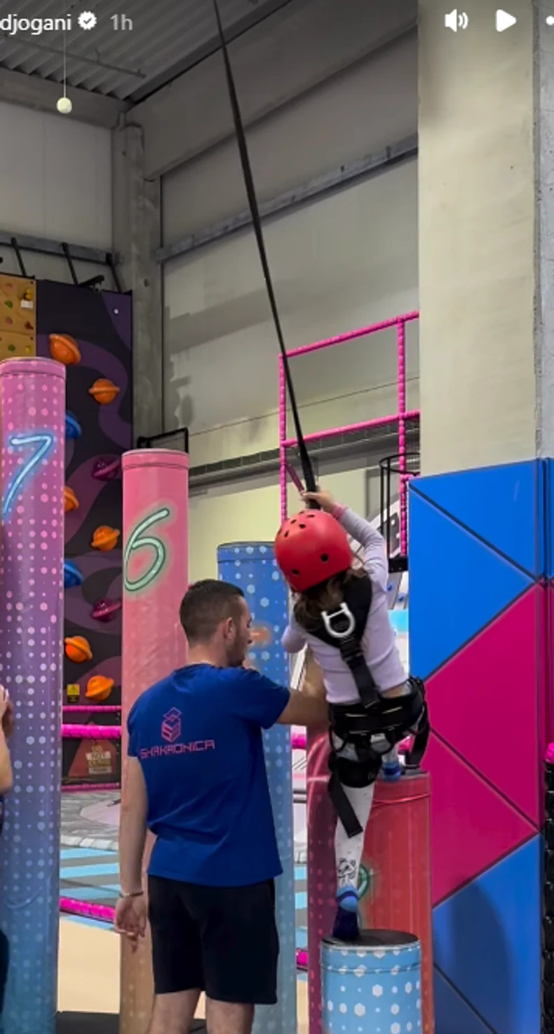 Luna Đogani snima ćerku Miju