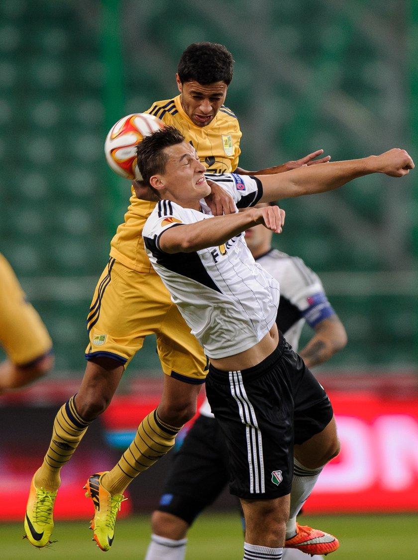 Legia szuka klubu dla Michała Żyry. Wysyła przy tym dziwaczne maile!