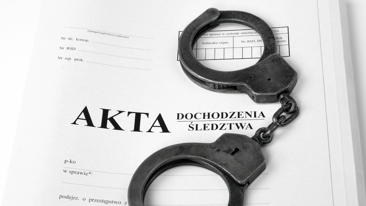 Daniel P. z Andrychowa został skazany przez krakowski sąd na cztery lata więzienia. Nastolatek, broniąc swoich bliskich, zadał kilka ciosów nożem - w szyję - swojemu wujkowi. Mężczyzna zmarł w wyniku odniesionych ran - informuje "Dziennik Polski"
