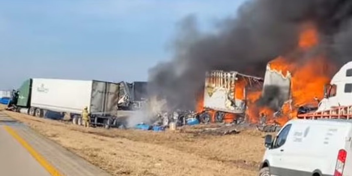 Potworny wypadek na autostradzie w Missouri.