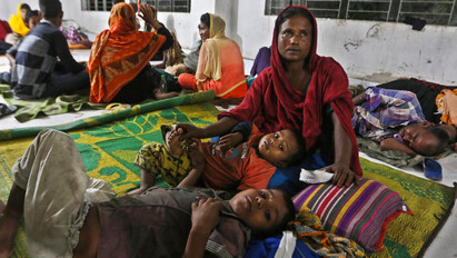Közel egymillió embernek kell elhagynia otthonát egy ciklon miatt Bangladesben - képek