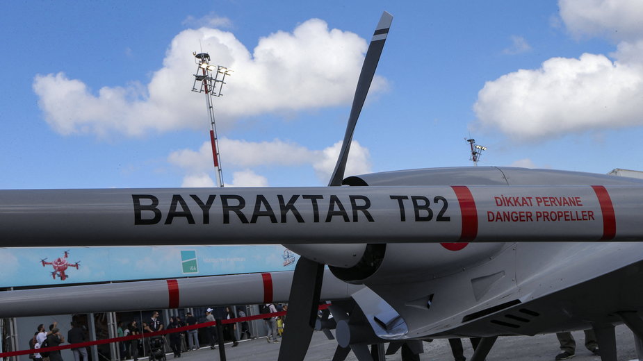 Drony wojskowe Baykar Makina i Bayraktar TB2 wystawione na Technnofest Internatioanl Festival w Stambule. 