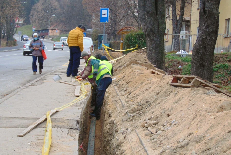Radnici "Užice gasa" traže mesto gde je gas iscureo iz cevi