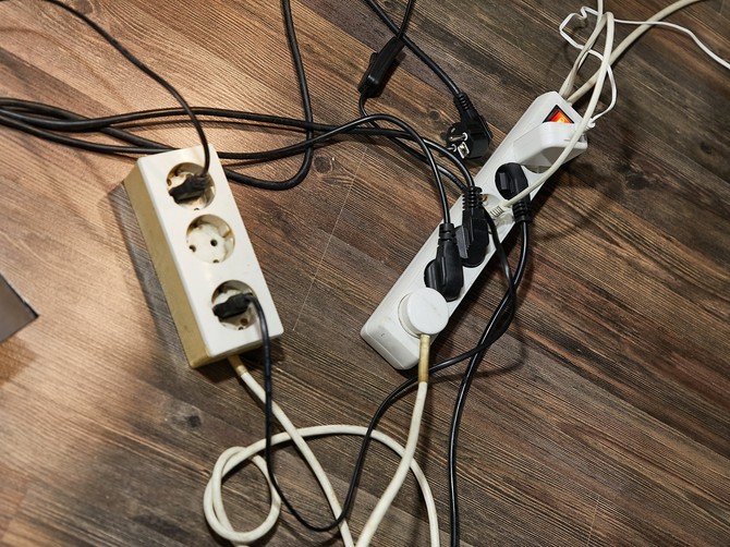 Električar upozorava: Ovi uređaji vam prete požarom dok vi mirno spavate – odmah ih isključite!