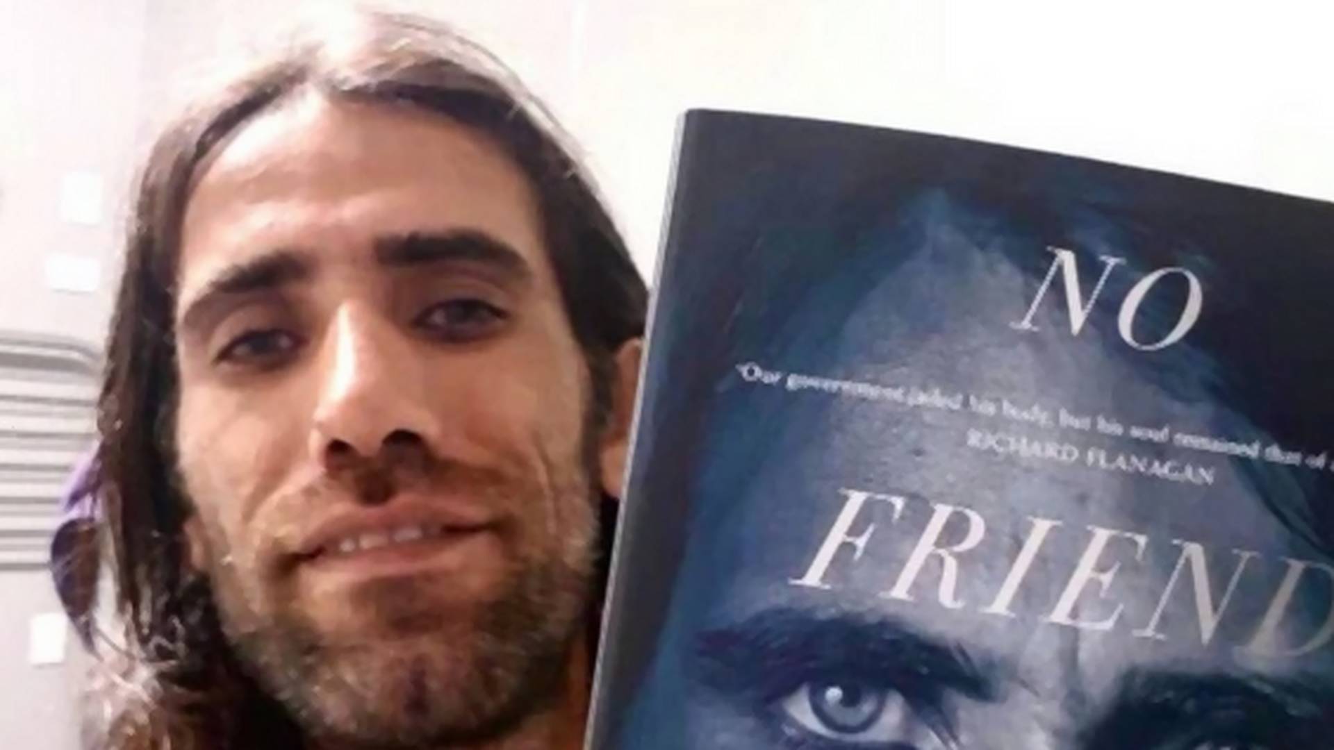 Izbeglica u zatočeništvu nagrađen za knjigu koju je napisao na WhatsApp-u
