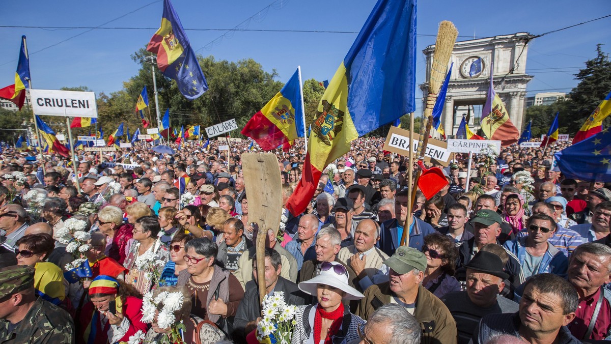 Proeuropejski burmistrz Kiszyniowa Dorin Chirtoaca zaapelował dzisiaj do demonstrujących w centrum stolicy Mołdawii o powstrzymanie się od przemocy. W mieście od pięciu weekendów trwają antyrządowe demonstracje.