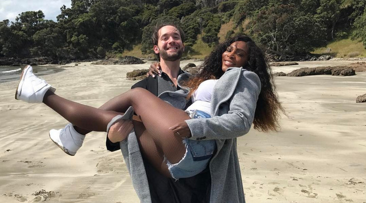 Serena Williams vőlegénye, Alexis Ohanian karjaiban /Fotó: Instagram