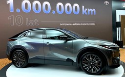 nowa toyota wjeżdża do salonów. ma 167 km. gwarancja na 1 milion km