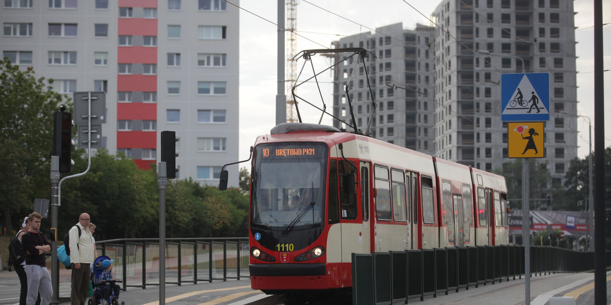 Bałagan komunikacyjny, pierwszy dzień nowej linii tramwajowej 