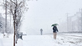 Alarm pogodowy! Śnieg nie odpuści, a w nocy uderzy mróz choćby do -14 stopni Celsjusza!