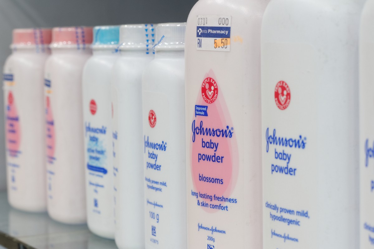 88-latka zmarła na raka. Johnson & Johnson ma zapłacić jej rodzinie 966 mln dol.