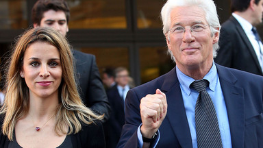 Richard Gere na świątecznym zdjęciu z rodziną. Ma żonę młodszą o 34 lata