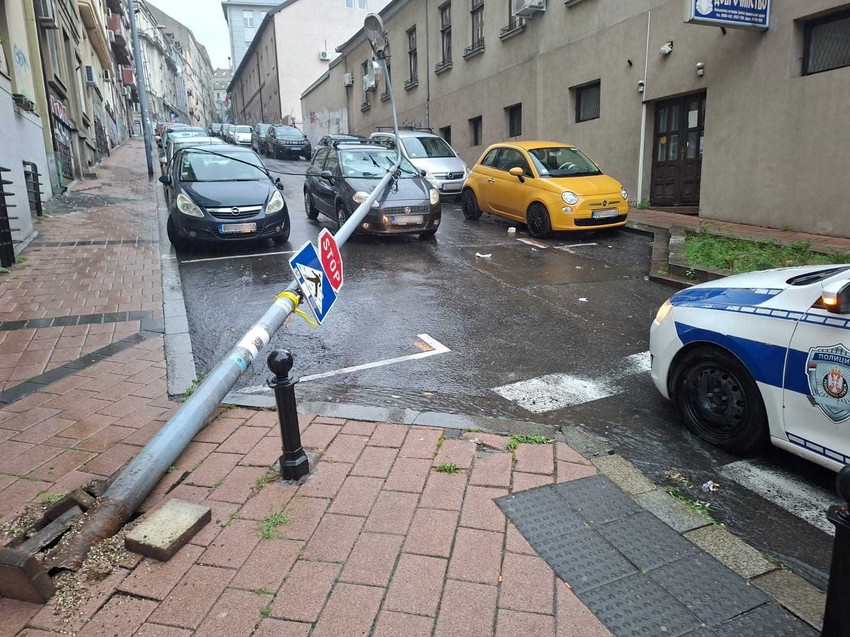 pala bandera u centru Beograda