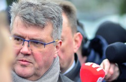 Kancelaria Sejmu: Wąsik kłamie. Nie otrzymał pisma informującego, że musi złożyć rezygnację z mandatu posła