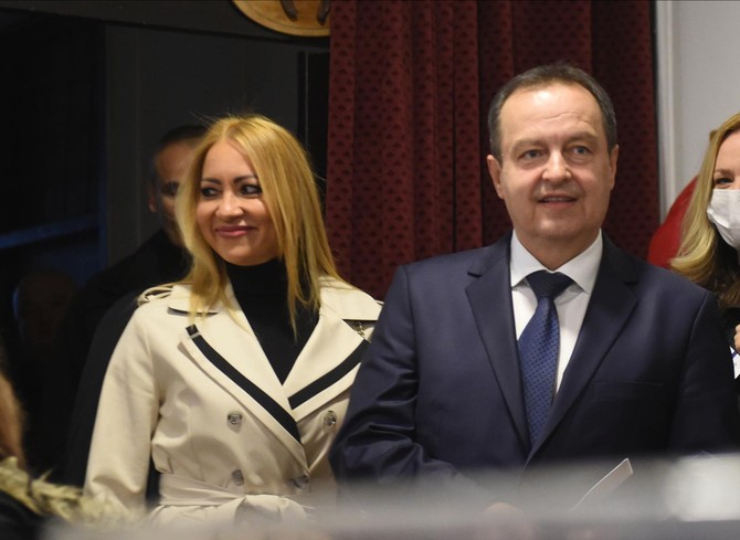 Ivica Dačić sa suprugom Sanjom na glasanju 2022. u Beogradu foto: RAS/Aleksandar Dimitrijević