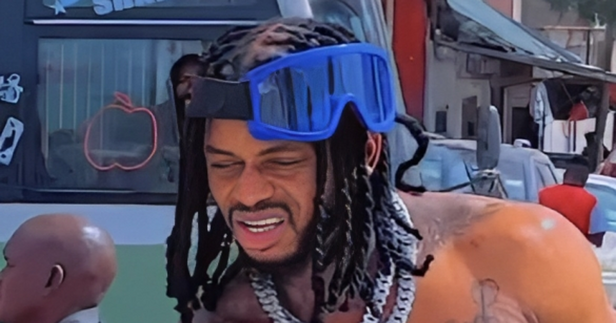 Diamond Platnumz Spotted Shirtless In Tanzania As He Headed For Yanga S Performance Pulselive